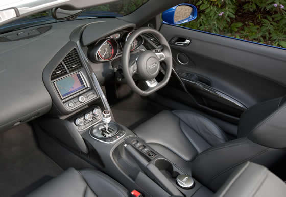 Audi R8 Spyder interior