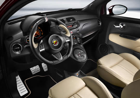 Abarth 695 Maserati Edition interior