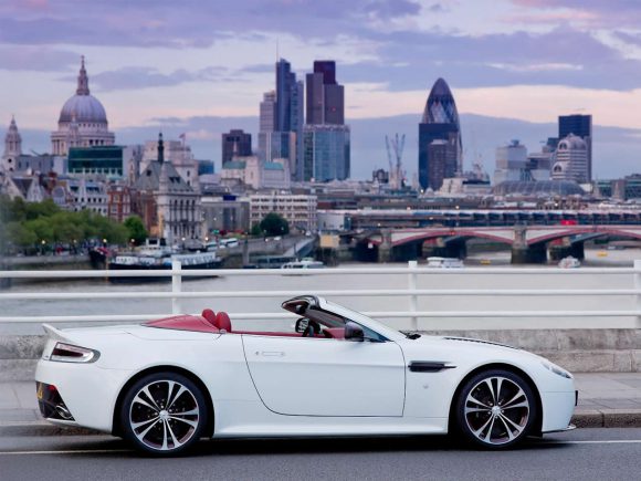 Aston Martin V12 Vantage Roadster